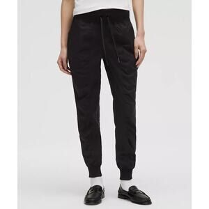 Lululemon Dance Studio Mid-Rise Jogger
Full Length sz 2